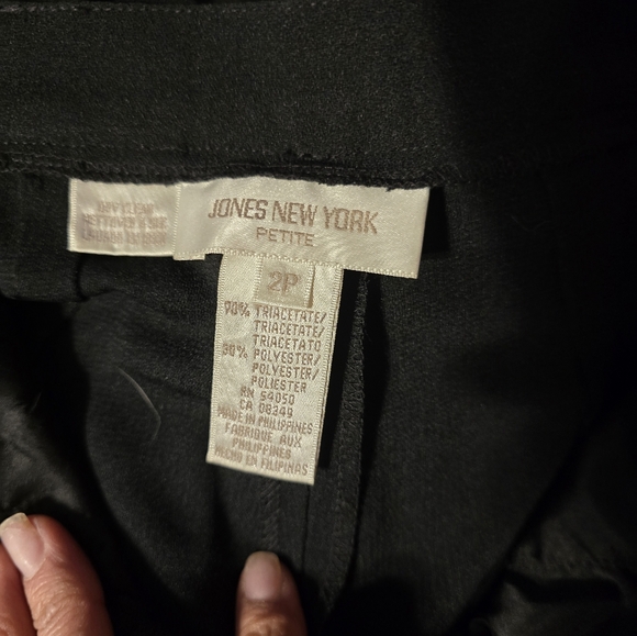 Like new Jones New York petite 3 piece tailored pants suit. - Picture 9 of 9